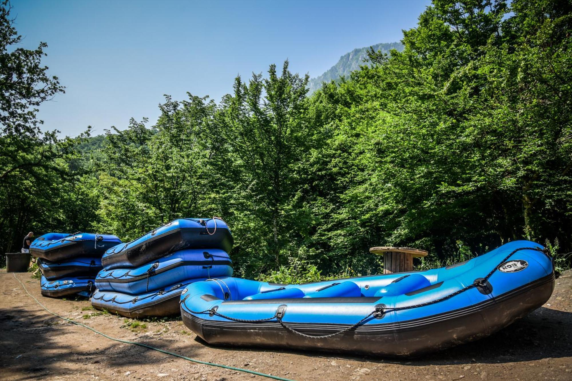 Camp Divlja Rijeka Hotel Hum Luaran gambar