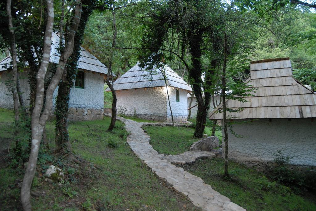 Camp Divlja Rijeka Hotel Hum Bilik gambar