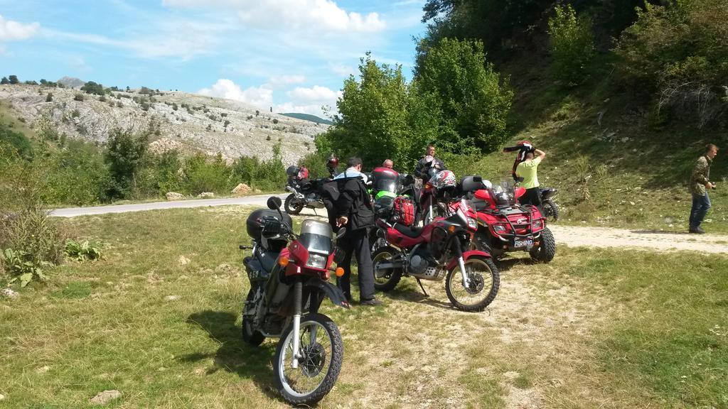 Camp Divlja Rijeka Hotel Hum Luaran gambar