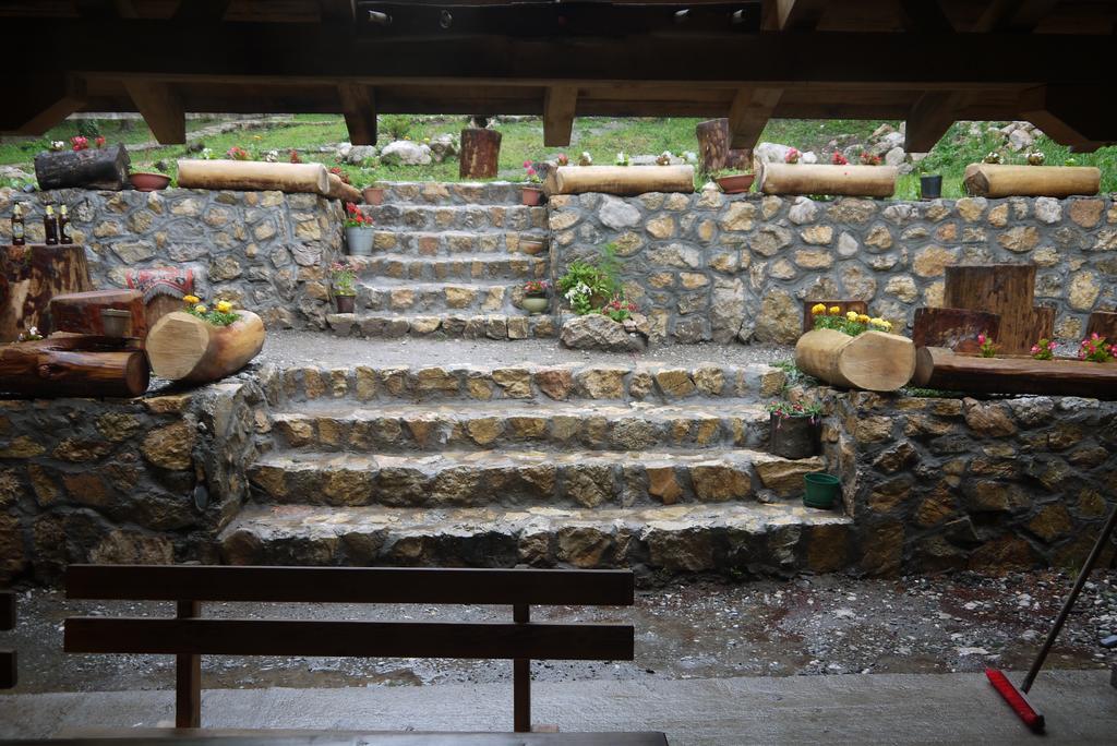 Camp Divlja Rijeka Hotel Hum Luaran gambar