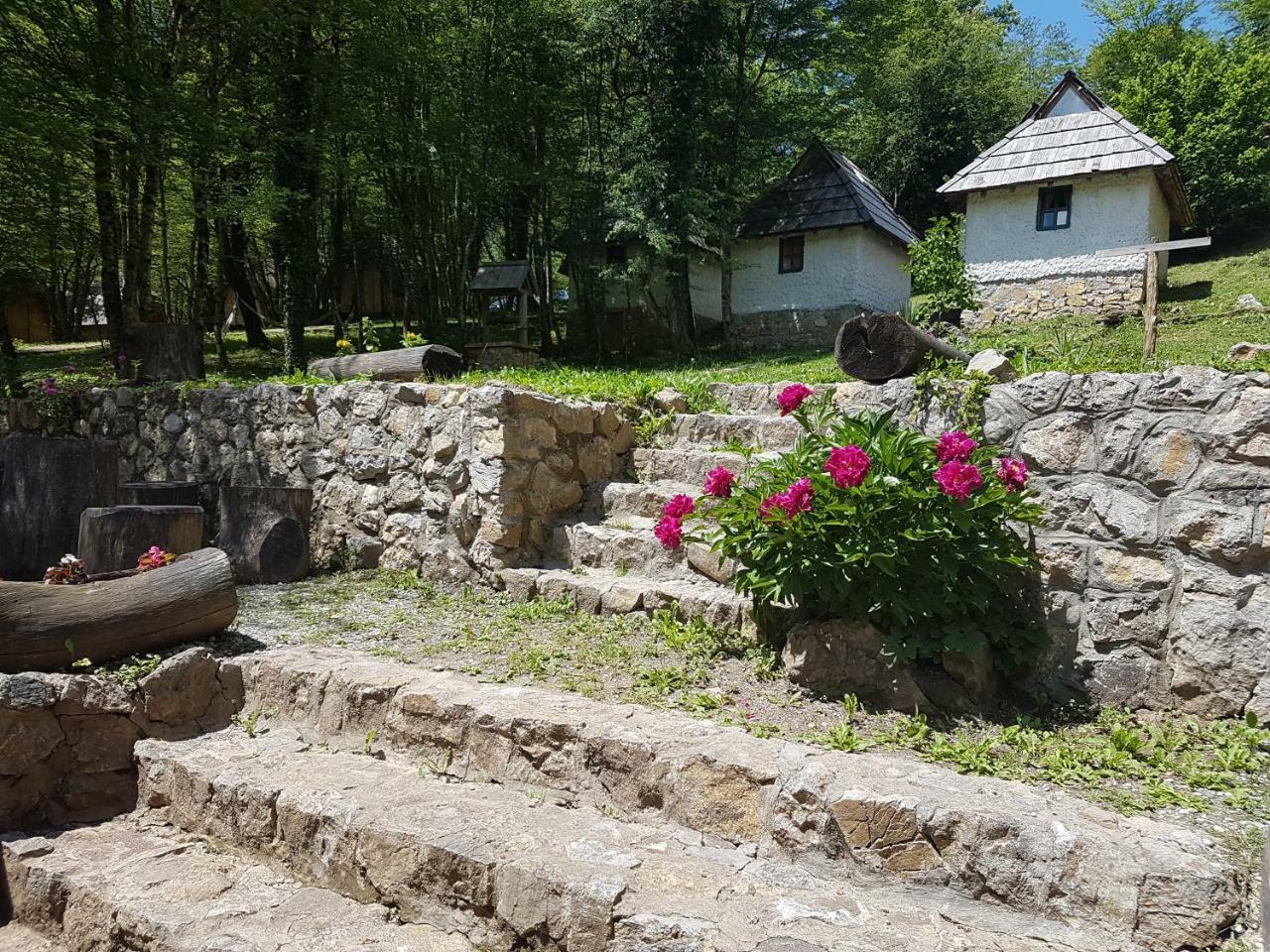 Camp Divlja Rijeka Hotel Hum Luaran gambar