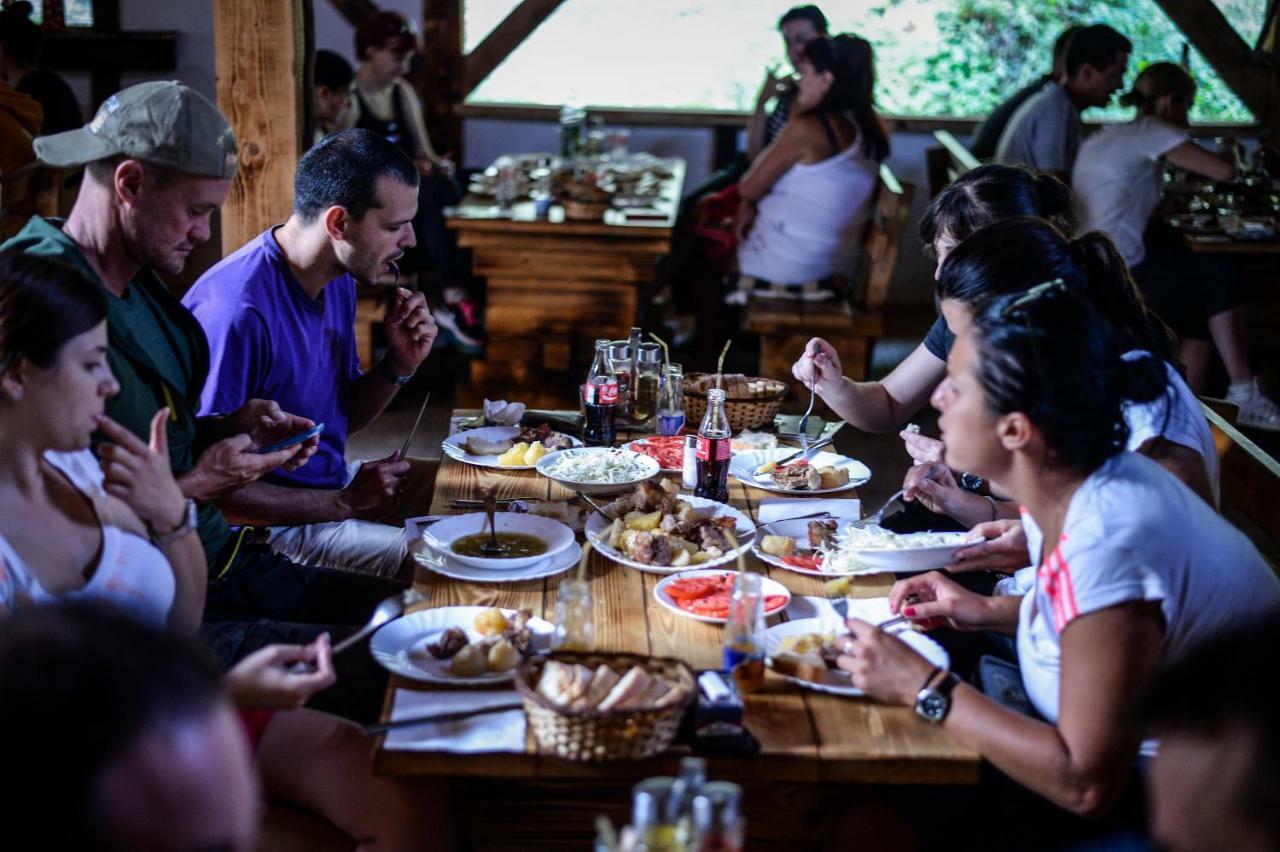 Camp Divlja Rijeka Hotel Hum Luaran gambar