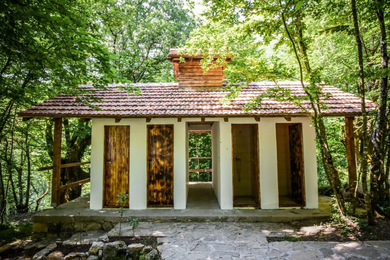 Camp Divlja Rijeka Hotel Hum Luaran gambar